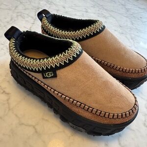 UGG venture Daze slip on shoes